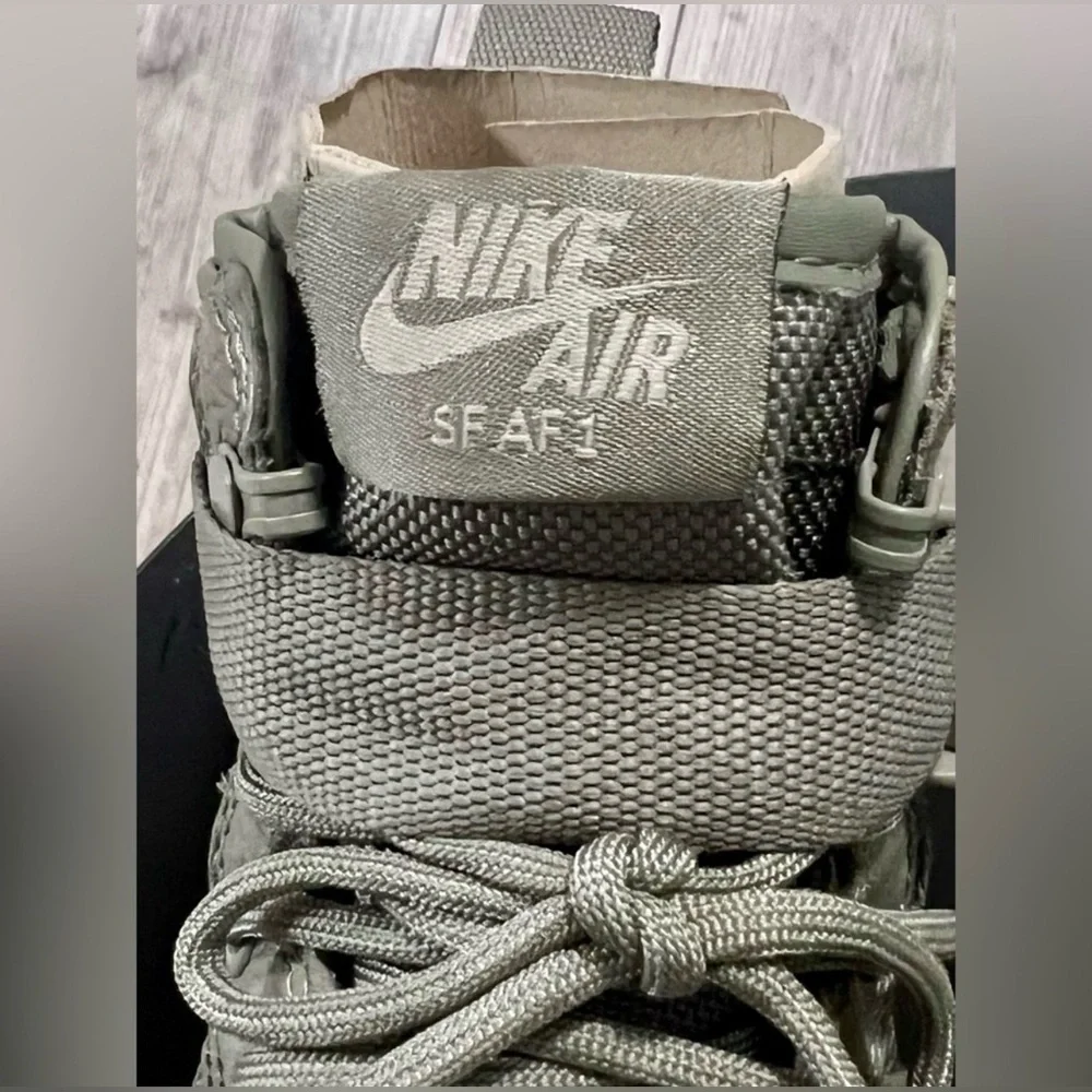 IOB Nike SF Air Force 1 Mid Dark Stucco Sneakers
Shoes Iconic Strap Collectible - Picture 12 of 16